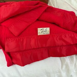 Vintage FARIBO ❤️ RED ❤️ Blanket Twin Size SOFT Farbio Woolen Mills SATIN TRIM